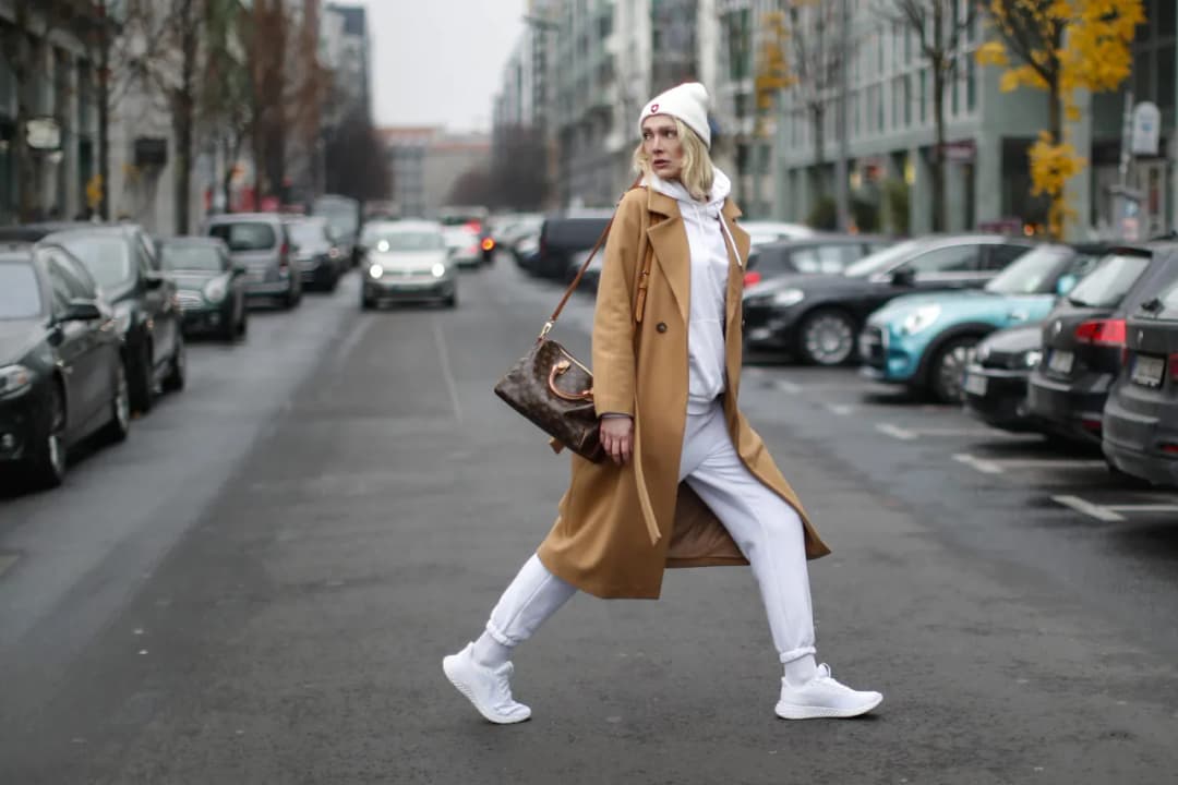 Jak nosić dresy damskie: stylizacje na każdą okazję, które zaskoczą