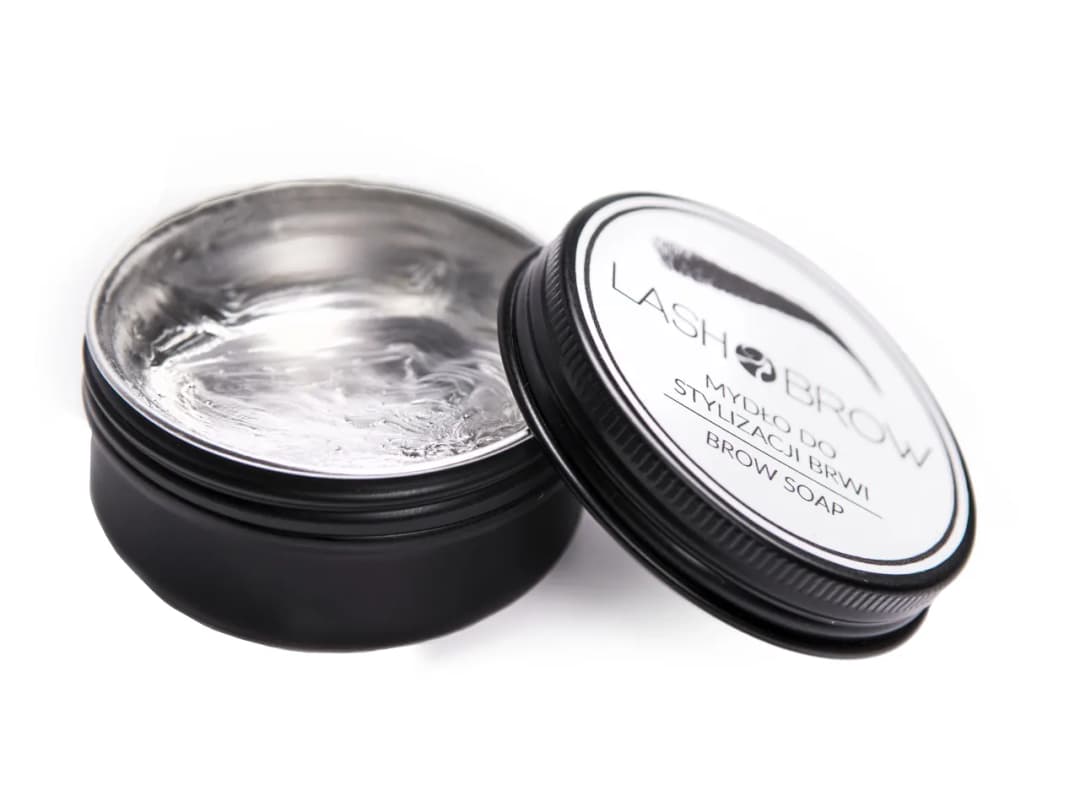 Jak prawidłowo używać mydełka do stylizacji brwi: najlepsza metoda aplikacji