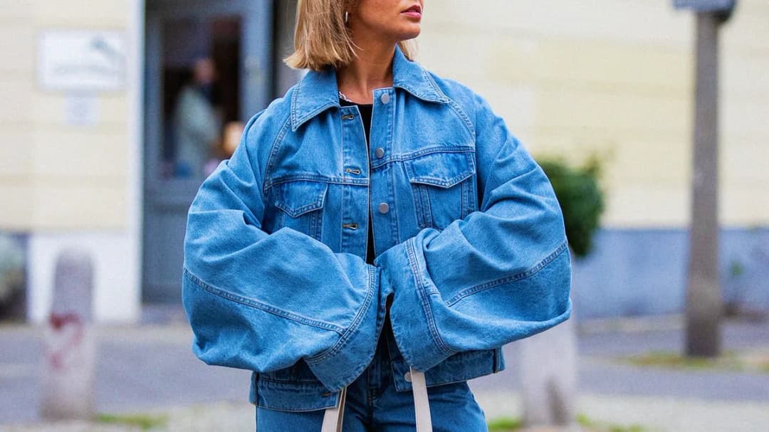 Stylizacje z kurtką jeansową oversize: Stwórz modne i ciekawe outfity